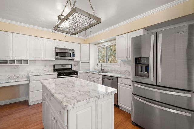 1586 Sunnyslope Drive, Crown Point, IN 46307