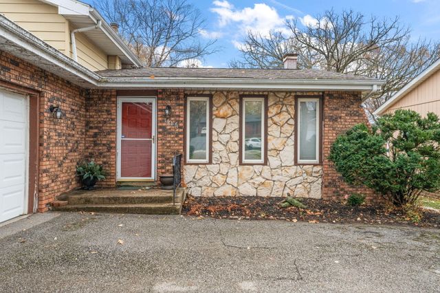 1586 Sunnyslope Drive, Crown Point, IN 46307