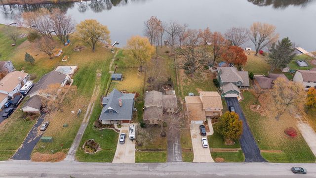 1586 Sunnyslope Drive, Crown Point, IN 46307