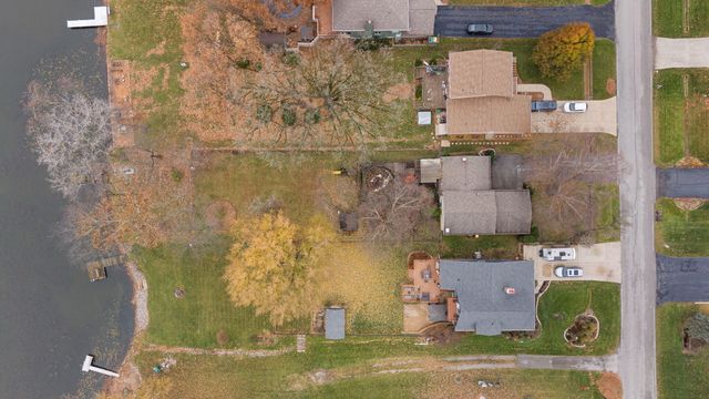 1586 Sunnyslope Drive, Crown Point, IN 46307