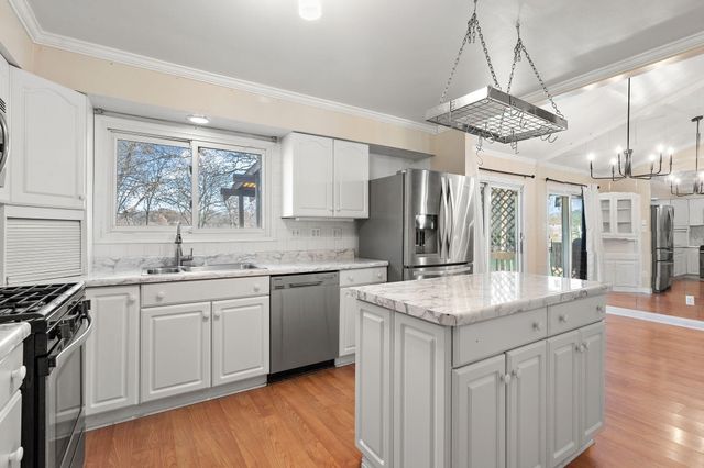 1586 Sunnyslope Drive, Crown Point, IN 46307