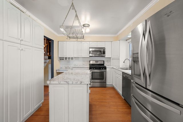 1586 Sunnyslope Drive, Crown Point, IN 46307