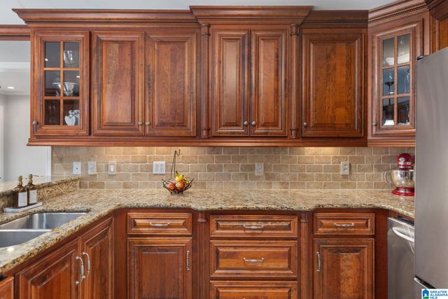 1712 WOODLAND STREET, Cullman, AL 35055