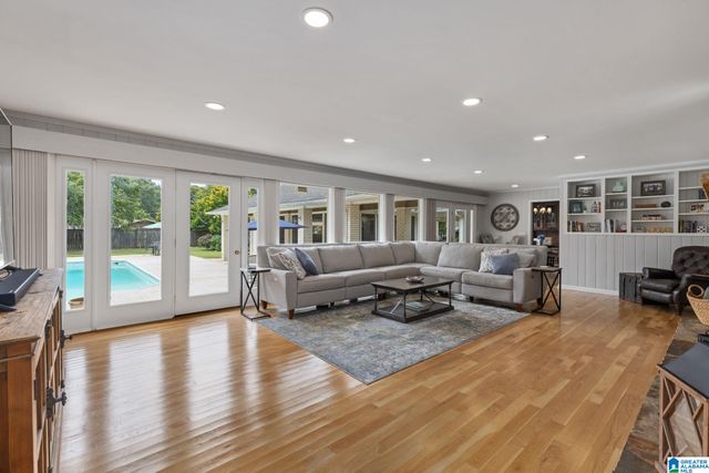 1712 WOODLAND STREET, Cullman, AL 35055