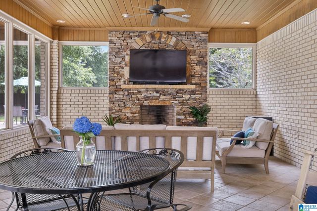 1712 WOODLAND STREET, Cullman, AL 35055