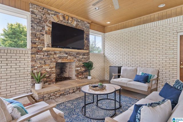 1712 WOODLAND STREET, Cullman, AL 35055