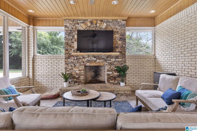 1712 WOODLAND STREET, Cullman, AL 35055