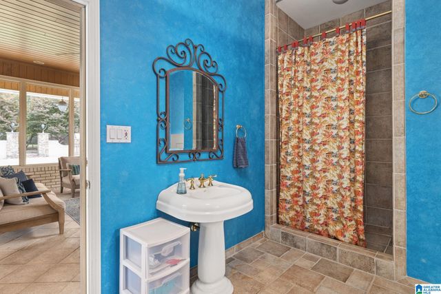 1712 WOODLAND STREET, Cullman, AL 35055