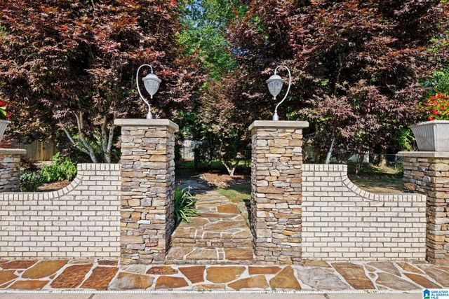 1712 WOODLAND STREET, Cullman, AL 35055