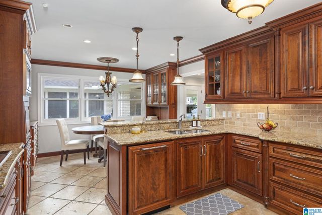 1712 WOODLAND STREET, Cullman, AL 35055