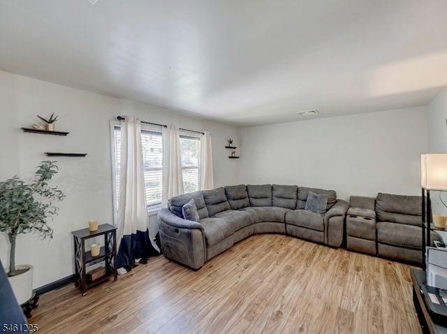 404 Lyndale St, Phillipsburg Town, NJ 08865