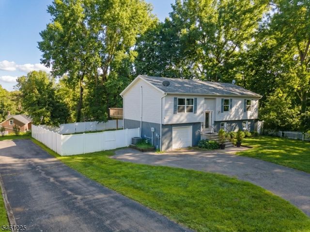 404 Lyndale St, Phillipsburg Town, NJ 08865