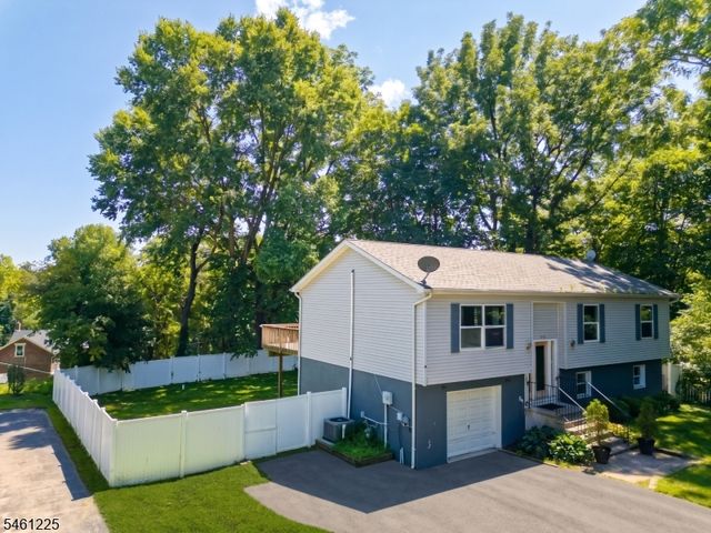 404 Lyndale St, Phillipsburg Town, NJ 08865