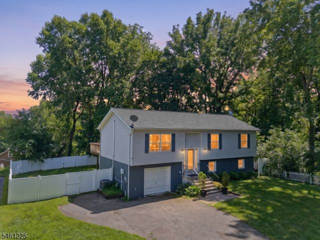 404 Lyndale St, Phillipsburg Town, NJ 08865