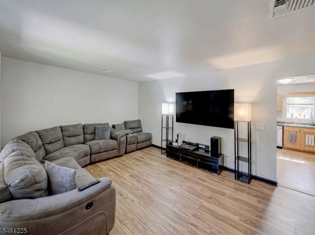 404 Lyndale St, Phillipsburg Town, NJ 08865