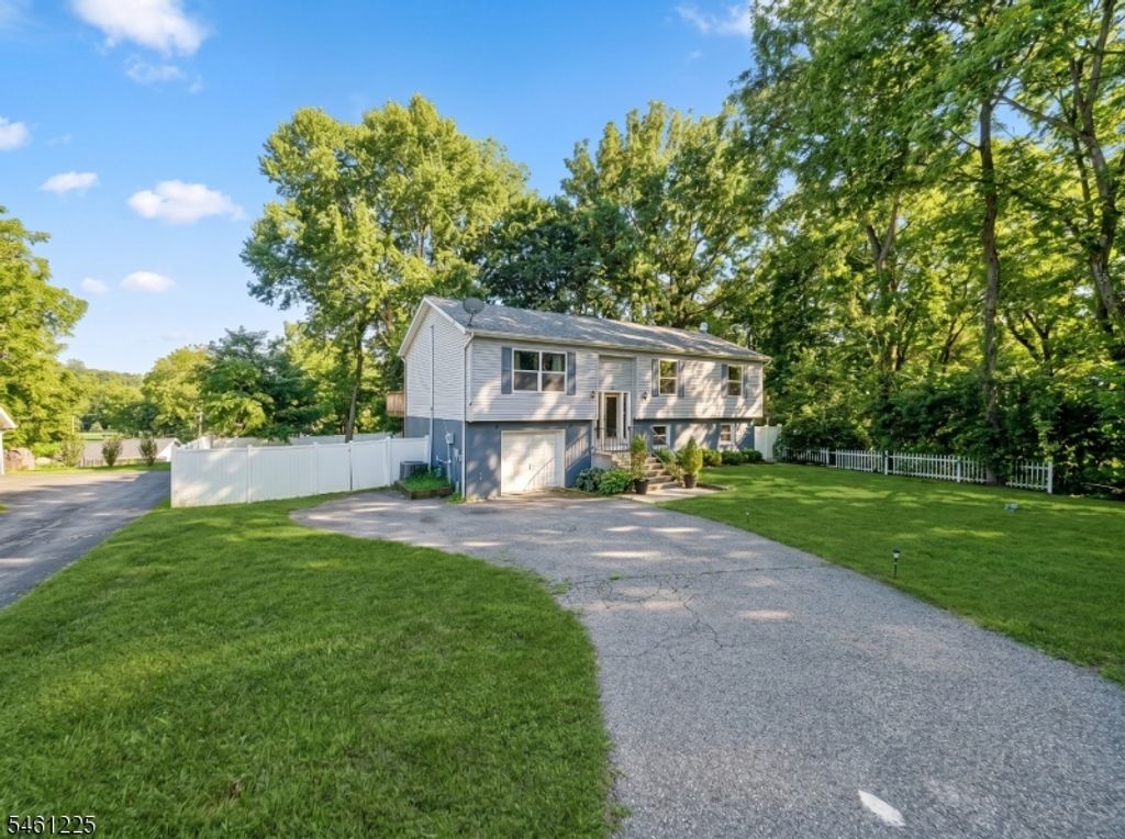 404 Lyndale St, Phillipsburg Town, NJ 08865
