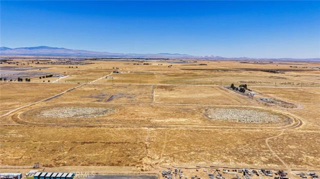 8500 W J, Del Sur, CA 93536