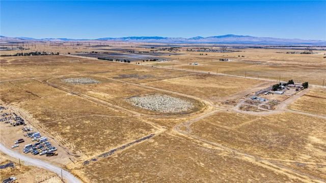 8500 W J, Del Sur, CA 93536