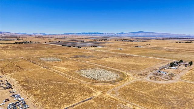 8500 W J, Del Sur, CA 93536