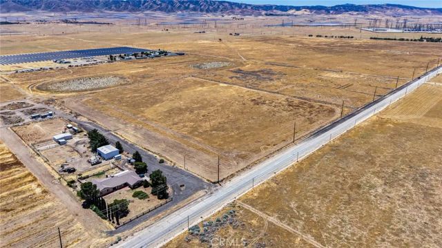 8500 W J, Del Sur, CA 93536