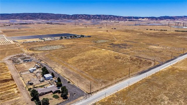 8500 W J, Del Sur, CA 93536