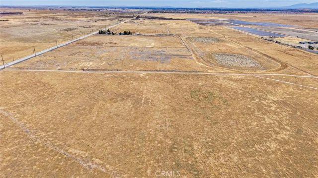 8500 W J, Del Sur, CA 93536