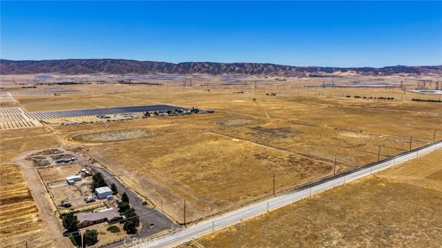 8500 W J, Del Sur, CA 93536