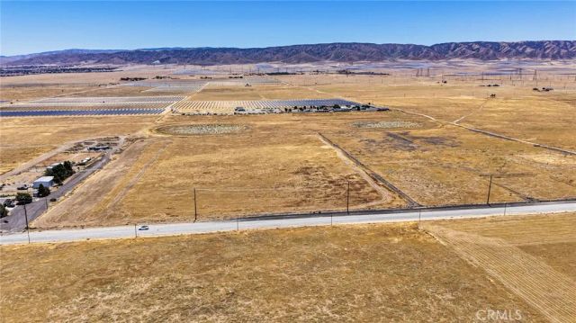 8500 W J, Del Sur, CA 93536