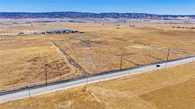 8500 W J, Del Sur, CA 93536
