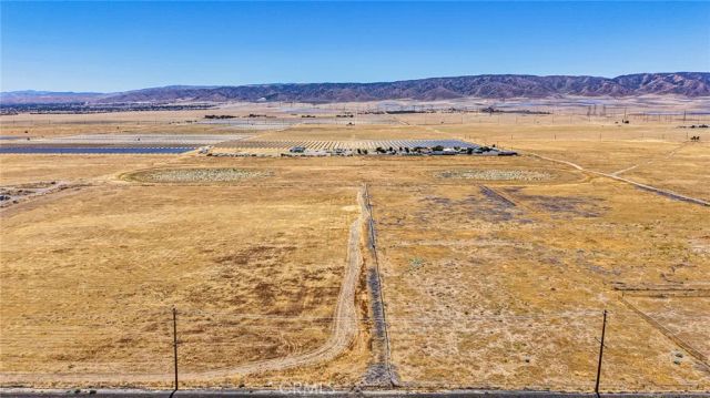 8500 W J, Del Sur, CA 93536