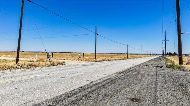 8500 W J, Del Sur, CA 93536