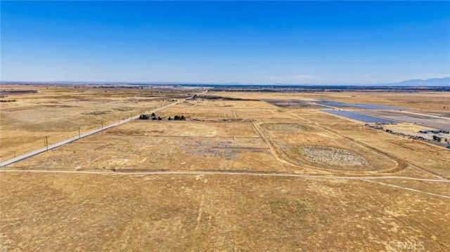 8500 W J, Del Sur, CA 93536