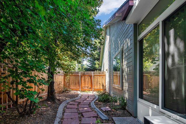 2498 S Bayou Bar Way, Meridian, ID 83642