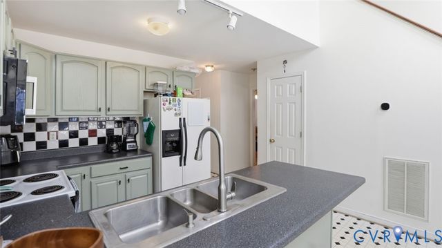 5218 Lockberry Ridge Dr, North Chesterfield, VA 23237