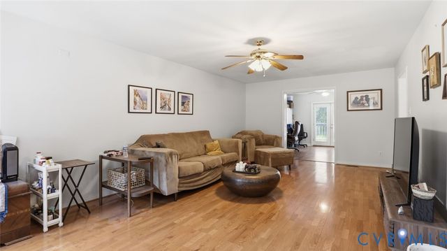 5218 Lockberry Ridge Dr, North Chesterfield, VA 23237