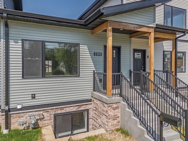 206 S Dewey Avenue, Reedsburg, WI 53959