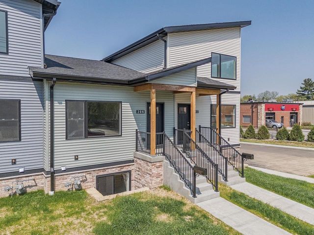 206 S Dewey Avenue, Reedsburg, WI 53959