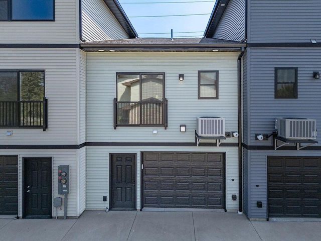 206 S Dewey Avenue, Reedsburg, WI 53959