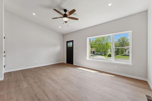 206 S Dewey Avenue, Reedsburg, WI 53959