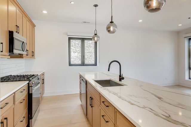 1619 W Lawrence Avenue 3, Chicago, IL 60640