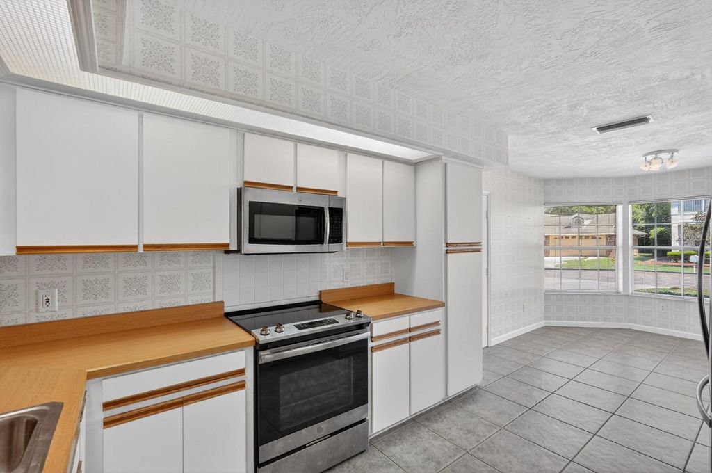 Image 11 of property listing at 3232 VAIL VIEW DRIVE, Port Orange, FL 32128