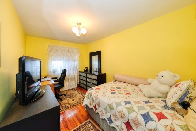 2930 137th St Apt 3A, New York City, NY 11354