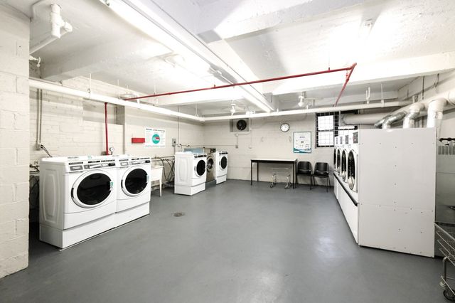 2930 137th St Apt 3A, New York City, NY 11354