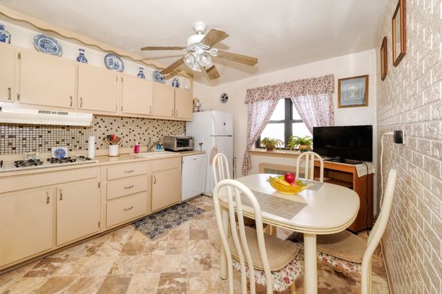 2930 137th St Apt 3A, New York City, NY 11354