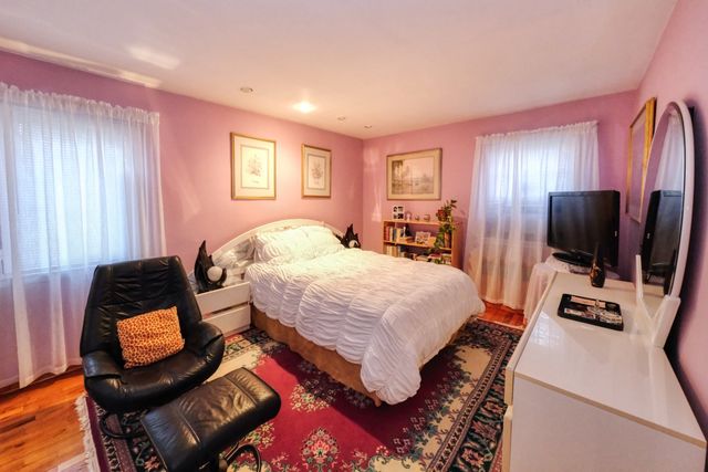 2930 137th St Apt 3A, New York City, NY 11354