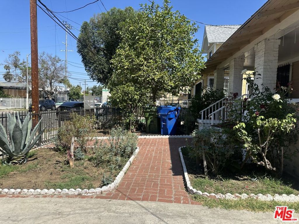 1666 Roosevelt Avenue, Los Angeles, CA 90006 — photo 4