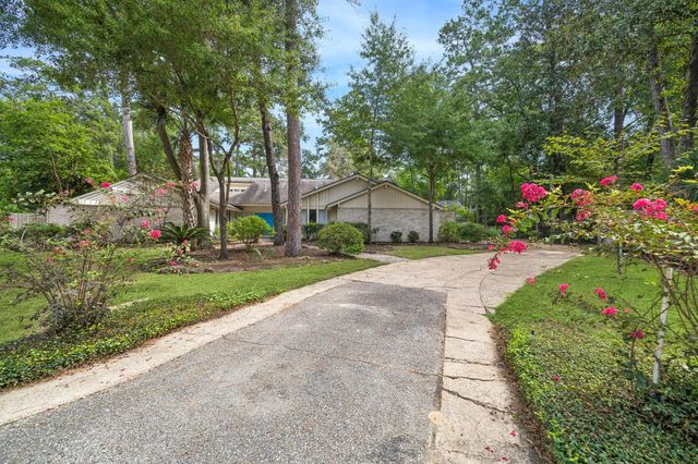 2310 Mill Lake Drive, Kingwood, TX 77339
