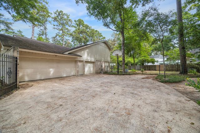 2310 Mill Lake Drive, Kingwood, TX 77339