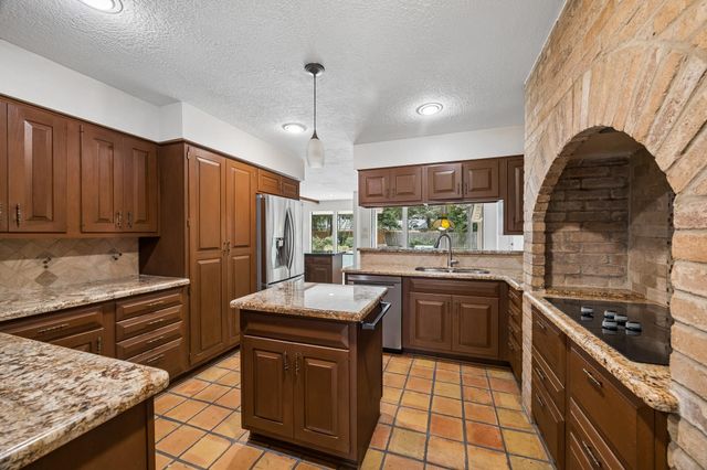 2310 Mill Lake Drive, Kingwood, TX 77339