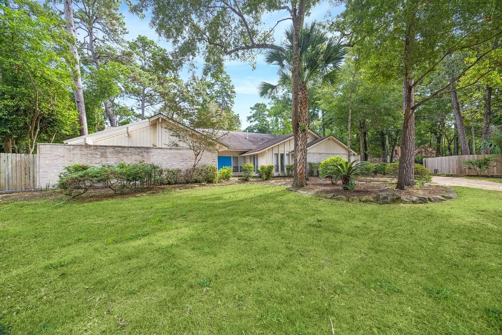 2310 Mill Lake Drive, Kingwood, TX 77339